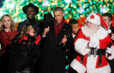 Обама зажег огни на национальной елке 