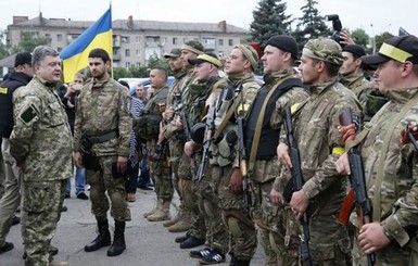 Порошенко в День Вооруженных сил Украины посетит зону АТО