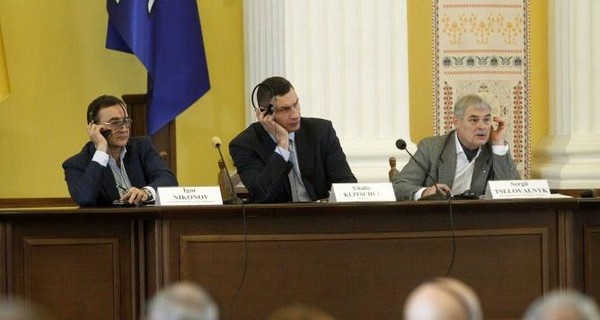 В Киеве депутатам за бюджетные деньги купят планшеты