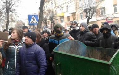 Участники Майдана в Виннице потребовали отставки главы областного МВД