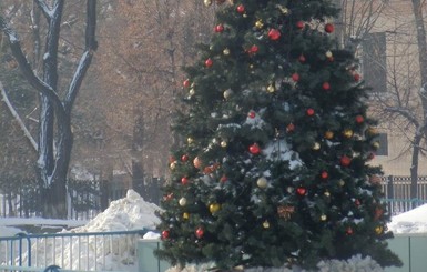 В Луганске появился снежный слон и медведь  