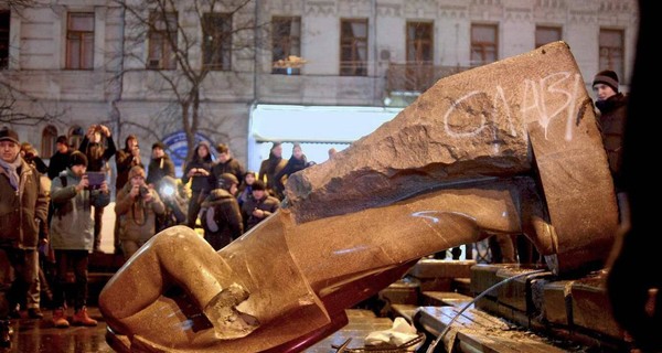 В Украине за год снесли 504 памятника Ленину