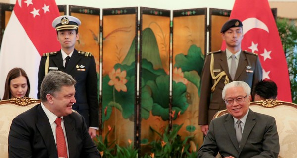 Порошенко обсудил с президентом Сингапура крушение Боинга в Донбассе