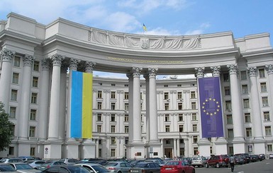 МИД: Украина не будет отправлять официального представителя в Минск