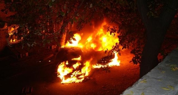В Киеве возле полка ГАИ сгорел 
