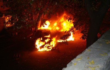 В Киеве возле полка ГАИ сгорел 