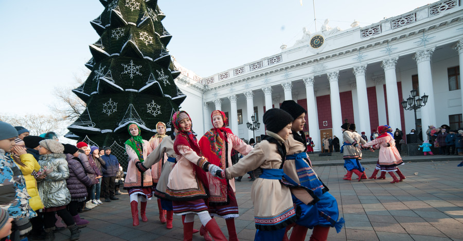 К Новому году в Одессе испекут рекордный пряник и украсят ретроелку