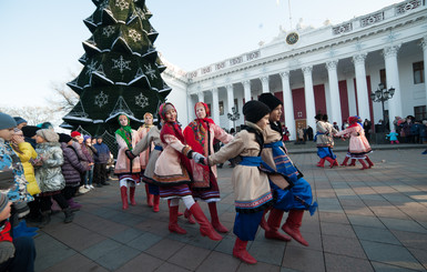 К Новому году в Одессе испекут рекордный пряник и украсят ретроелку