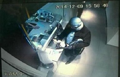 В Киеве ищут вооруженного грабителя банка