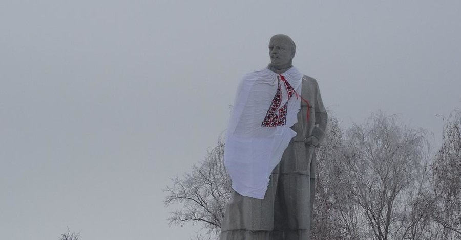 В Лисичанске переодели Ленина