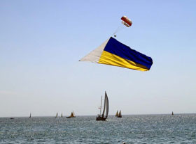 В Евпатории подняли самый большой флаг Украины 
