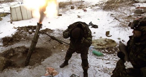 Сутки в зоне АТО: Стрельба из  минометов и елка в Донецке