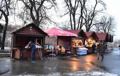 В центре Киева поселят страусов и будут торговать медовухой