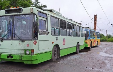 Жители пригорода Луганска: Автобусы не ездят, в город ходим пешком