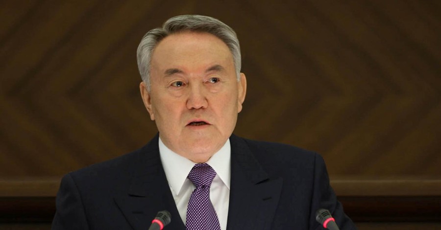 СМИ: Президент Казахстана Назарбаев приедет в Украину бороться с кризисом
