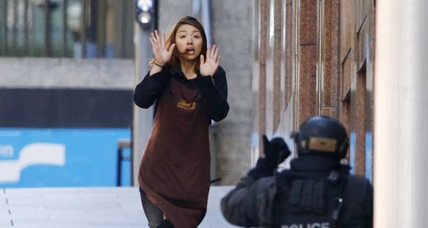 В Сиднее полиция застрелила террориста, захватившего заложников в кафе