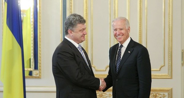 Порошенко и Байден поговорили об Обаме и законе о поддержке Украины