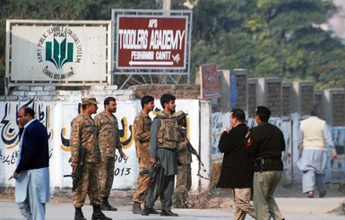 В Пакистане талибы напали на военное училище, много жертв, 500 заложников