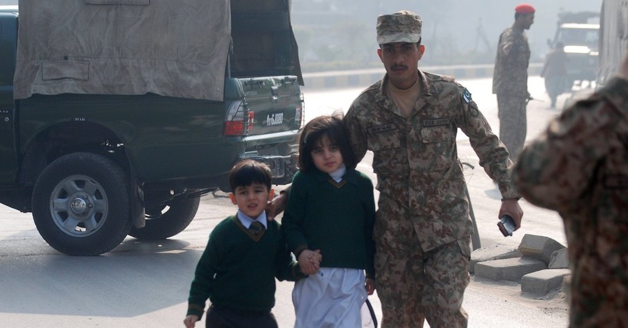 СМИ: в теракте в Пакистане погибли 84 ребенка