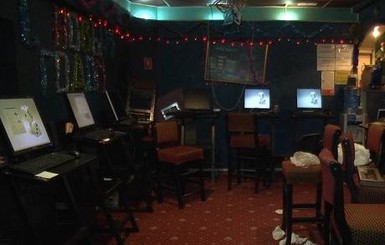 В Киеве прикрыли подпольный зал с игровыми автоматами для 