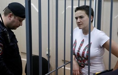 К объявившей голодовку летчице Савченко пустили врача