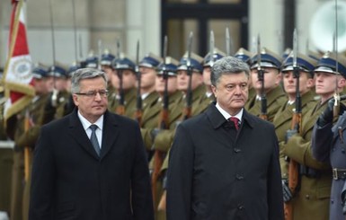 Коморовский: Польша готова поставлять в Украину оружие и технику