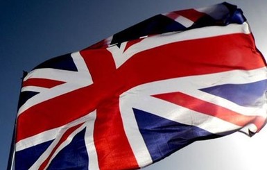 Великобритания передала Украине одежду для военных
