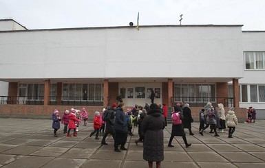 Скандал в киевской школе: депутата возмутили советские песни
