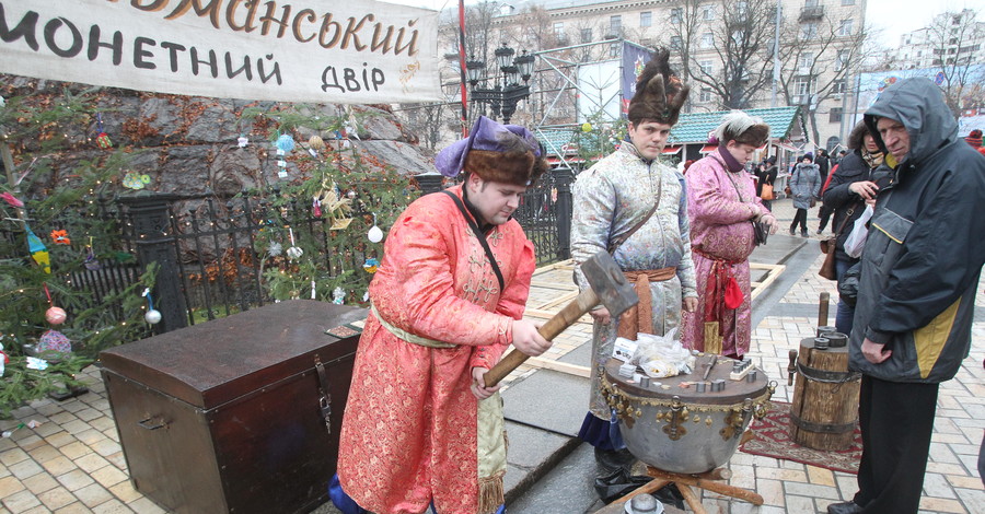 Киевляне обокрали ярмарку на Софийской площади 