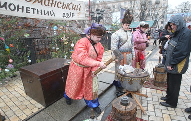 Киевляне обокрали ярмарку на Софийской площади 