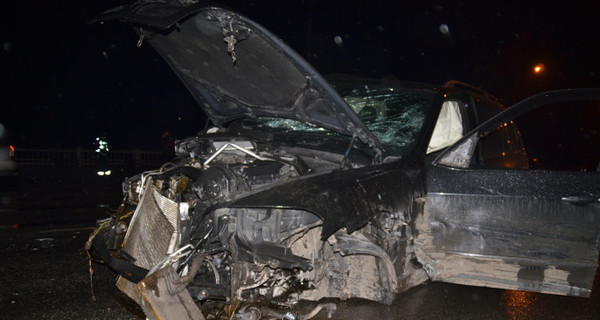 В Днепропетровске пьяный водитель на мосту выехал на встречную и снес две машины