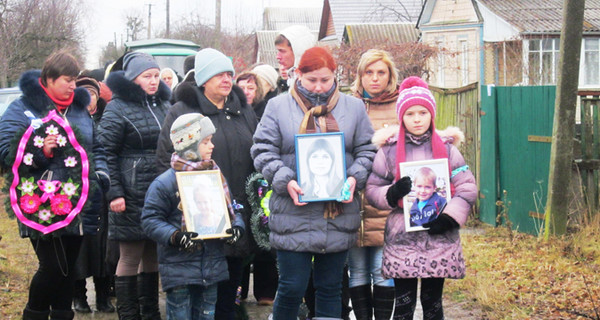 Родственники расстрелянной под Ивано-Франковском семьи: 