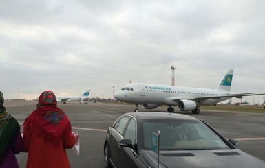 Назарбаев прилетел на встречу с Порошенко двумя самолетами