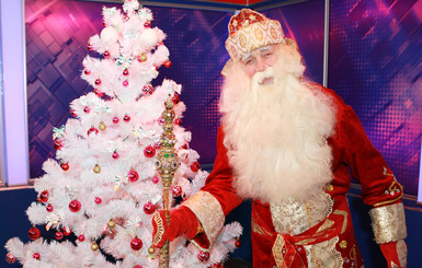Посох харьковского Деда Мороза вызывает снег и исполняет желания