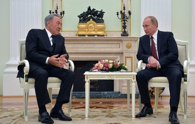Назарбаев после встречи с Порошенко отправился к Путину