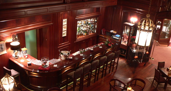 Житель Кировоградщины стащил из кассы бара деньги и рассчитался ими за пир