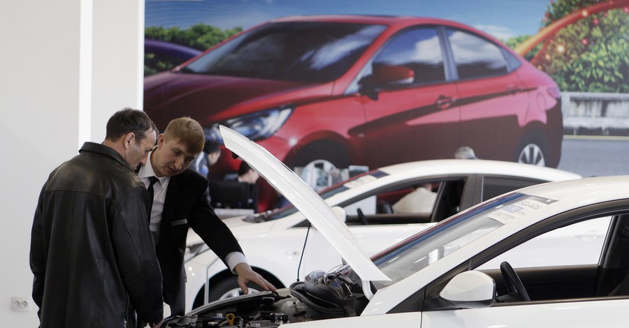 Эксперт о налоге на автомобили: Это глупое ноу-хау украинского премьера