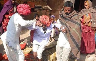 В Индии мужчина очнулся во время кремации