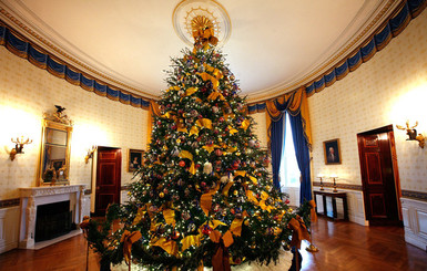 В Белом Доме появилась елочка в национальных цветах Украины
