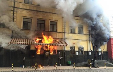 В Киеве загорелся паб 