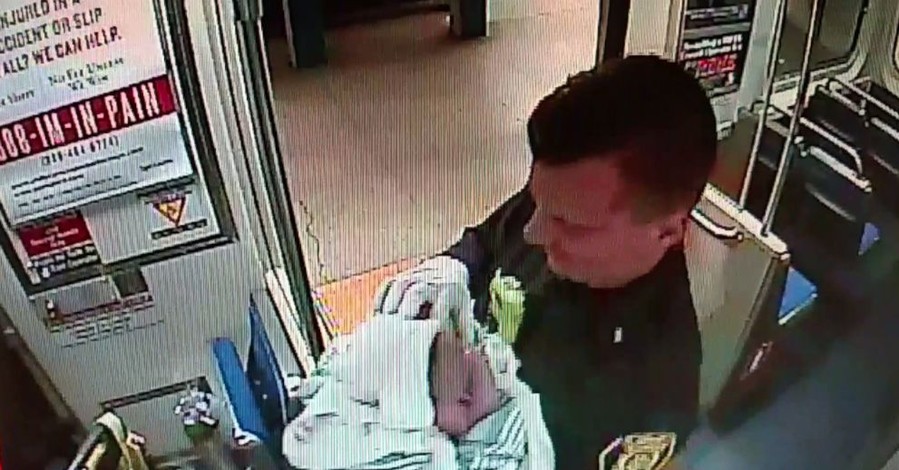 В Филадельфии женщина родила сына в вагоне метро 
