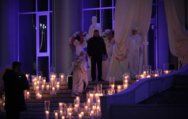 Гостей свадьбы дочери Тимошенко встречали слуги в белых фраках