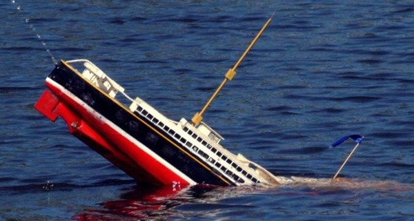 У берегов Китая затонул корабль с людьми на борту