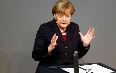 Меркель подтвердила статус Назарбаева как посредника по Украине