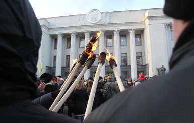 Митингующие пригрозили поджечь Раду 