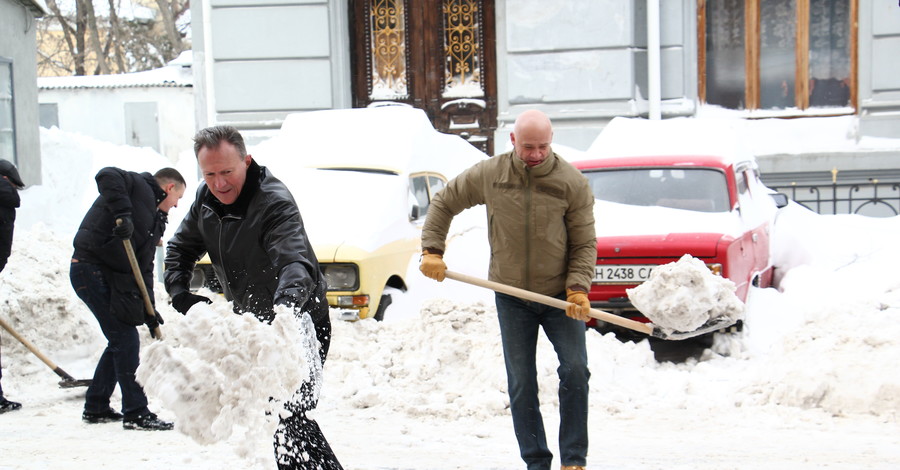 Дочь мэра Одессы в снегопад три часа добиралась домой