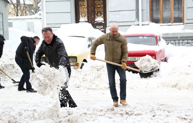 Дочь мэра Одессы в снегопад три часа добиралась домой