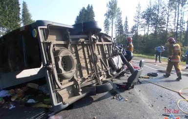 В Беларуси микроавтобус врезался в грузовик, пострадали 11 украинцев