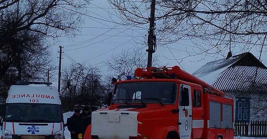 В Днепродзержинске спасатели вытянули из снежного заноса 