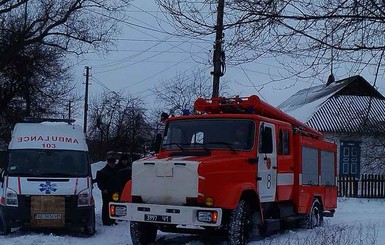 В Днепродзержинске спасатели вытянули из снежного заноса 
